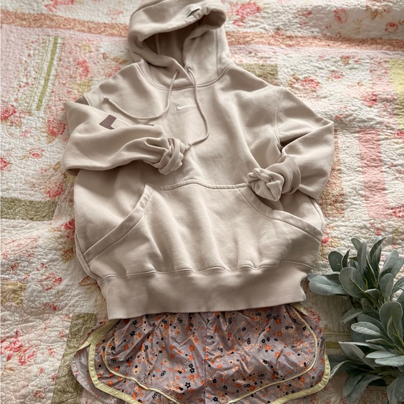 Nike Tops - Nike Cream Hoodie